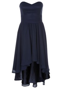 Robe bleu marine sans bretelles avec corsage ajusté, taille froncée et jupe fluide courte devant longue derrière en chiffon sur doublure satinée.