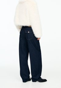 PULL&BEAR Imiteret læderjakke - white