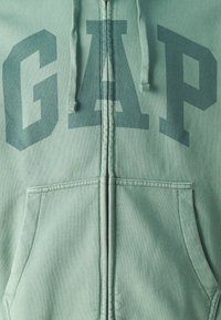 GAP CORE ARCH - Sweatjacke - dark forest