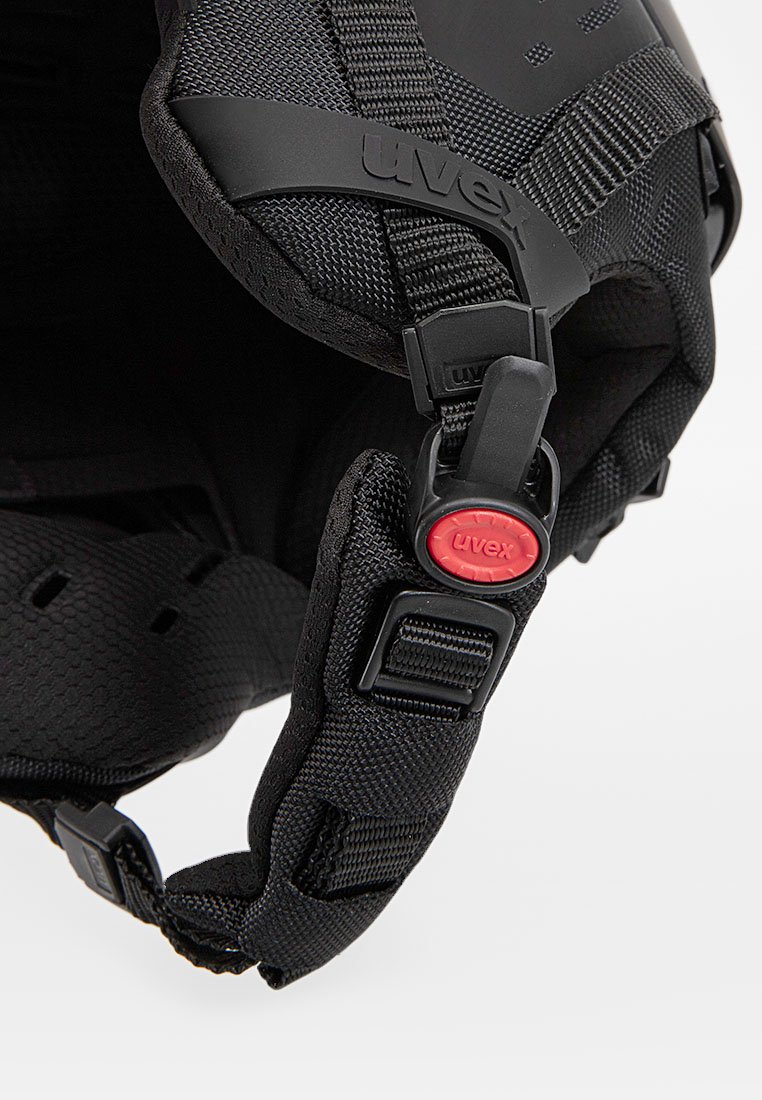 Interior de casco uvex negro con acolchado texturizado, correas ajustables y un clip rojo. Presenta un diseño ventilado y material duradero.