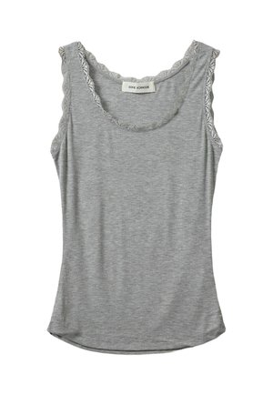 Tricou gri din material cu dungi, cu o margine din dantelă cu motivații ondulate la gât și la brațe, având un tiv rotund.