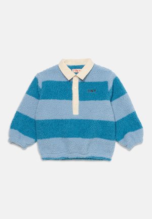Pull polaire rayé bleu et bleu clair avec un col boutonné crème et "TINY" brodé sur la poitrine.