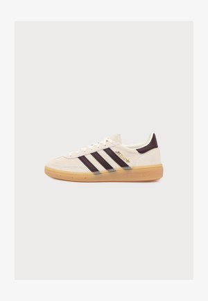 adidas Originals, HANDBALL UNISEX - Sneakers - off white/night red/gum 3