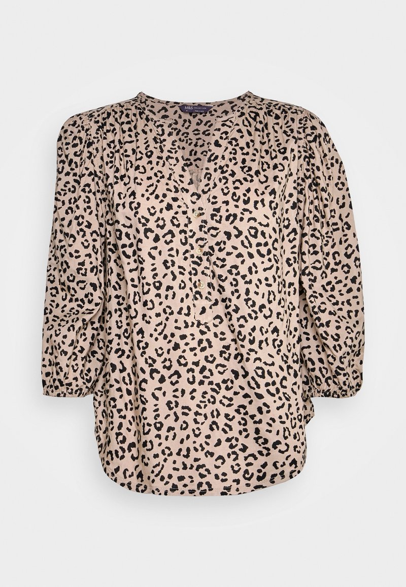 Blouse beige à taches léopard noires, manches longues bouffantes, devant boutonné et col rond.