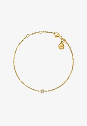 Pulsera de cadena de oro con un pequeño centro de cristal redondo, con un cierre de langosta y una etiqueta circular acentuada con un borde texturizado.