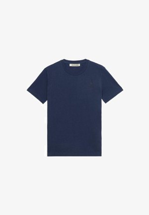 Tmavě modré tričko s krátkým rukávem vyrobené z bavlny. Má kulatý výstřih a jemné logo vyšívané na levé hrudi. Klasický střih.