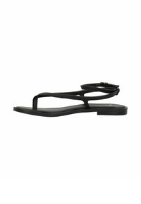 Zwarte platte sandalen met dunne kruisbandjes, open teen ontwerp, verstelbare enkelband en platte rubberen zool.