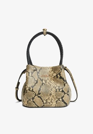 Sac à main Tommy Hilfiger en motif peau de serpent beige et noir avec poignée noire tressée et bandoulière ajustable.