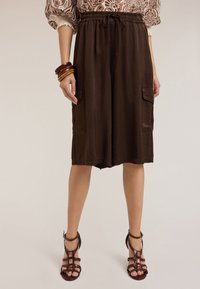 CON TASCHE CARGO - Shorts - marrone