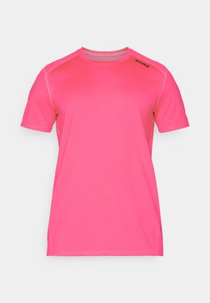 T-shirt de sport à manches courtes, rose vif, fabriqué en tissu lisse et léger. Il présente un col rond et un logo sur l'épaule gauche.