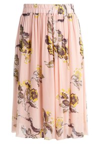 Jupe imprimée florale en tissu rose pâle, ornée de motifs botaniques jaunes et marron foncé. Taille élastique, design plissé.