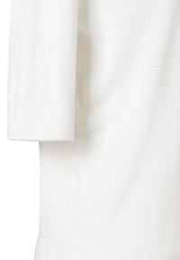 Weißer Pullover mit glatter Textur, ausgestattet mit Rundhalsausschnitt, kurzen Ärmeln und gerippten Bündchen sowie Saum für eine körpernahe Passform.
