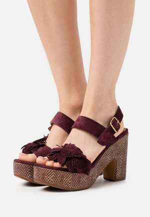 Chie Mihara, Sandales à talons hauts - purple