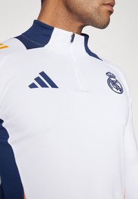adidas Performance REAL MADRID 24/25 - Klupska odjeća - white/team navy blue/crew orange