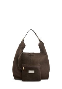 Borsa a spalla in suede marrone con una forma curvata, dotata di manico superiore e di una tasca zip rimovibile. Dettagli in metallo color oro.