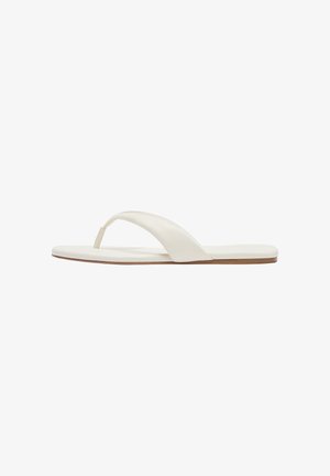Flache, weiße Flipflop-Sandale mit dünner brauner Sohle und breitem weißen Riemen über dem Fuß, seitlich auf weißem Hintergrund dargestellt.