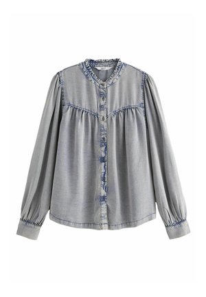 Lichtgrijze denim blouse met een knoopsluiting aan de voorkant, gathers op de schoudernaden en een gerimpelde kraag. Lange mouwen met elastische manchetten.