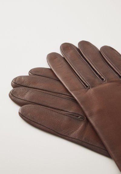 Brune lærhansker med en glatt tekstur, med femfingerdesign og dekorative sømmer langs kantene.