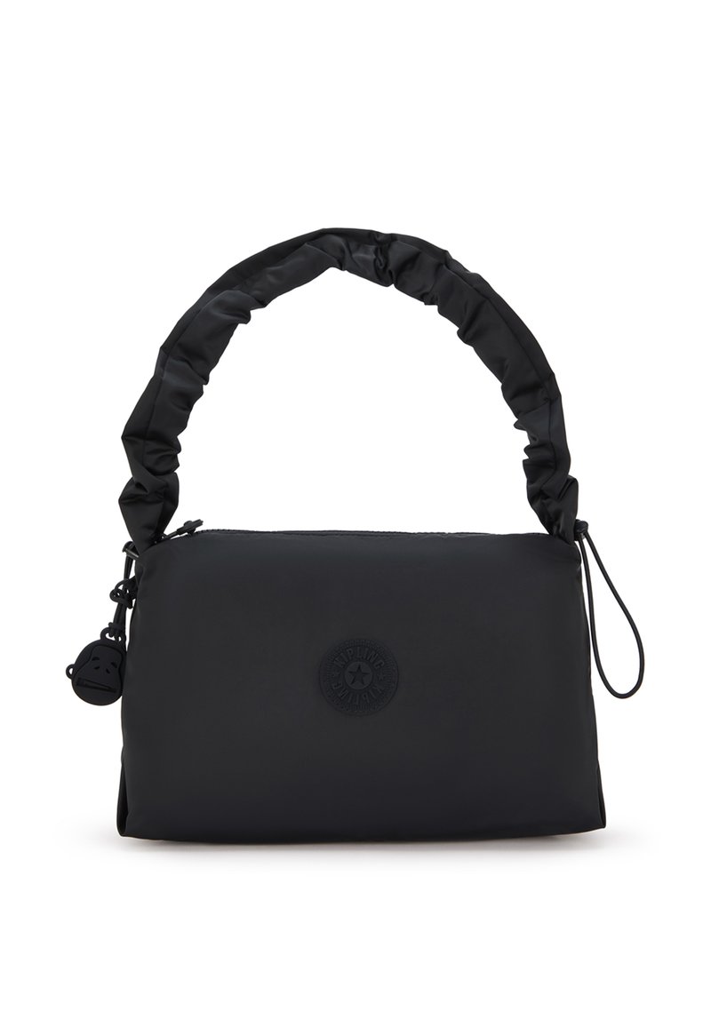 Sac à main noir avec une surface douce et texturée. Dispose d'une poignée froncée, d'une fermeture éclair et d'un accent de logo rond à l'avant.