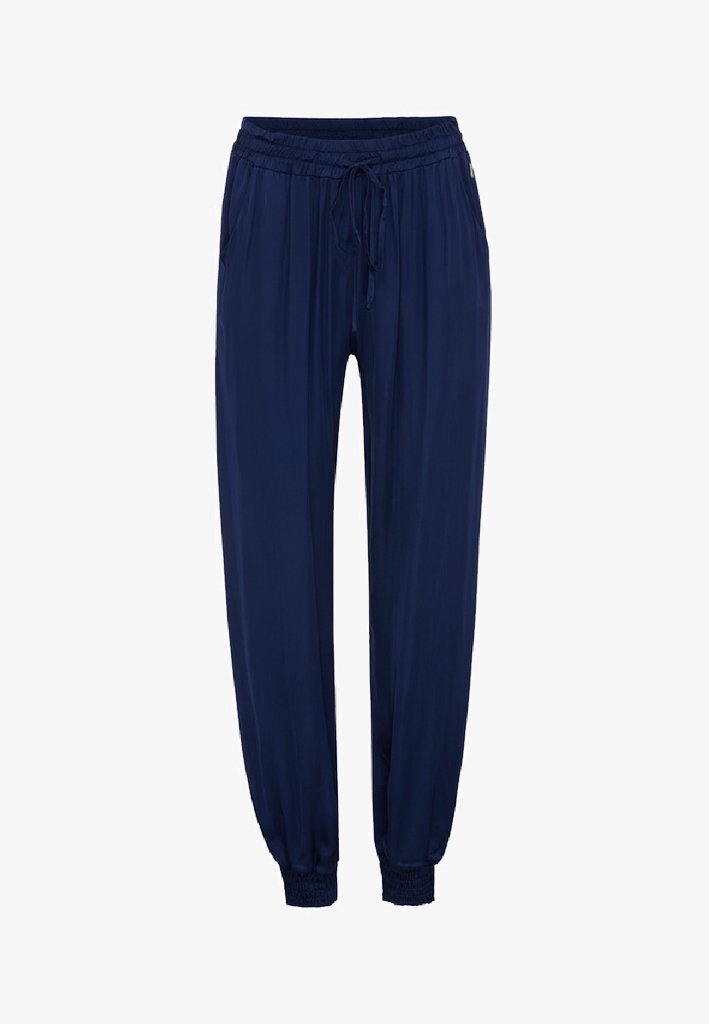 Marineblaue, locker sitzende Hose mit einem elastischen Bund und Kordelzug, seitlichen Taschen und elastischen Bündchen an den Knöcheln.