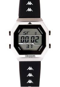 Reloj digital con caja octagonal de plata, correa de silicona negra con logotipos blancos de Kappa y una pantalla digital que muestra la hora y funciones de cronómetro.
