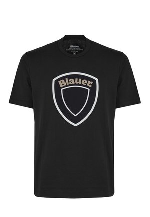 Maglietta nera in cotone con un ampio logo a scudo blu navy e il testo "Blauer" sopra, in colori beige a contrasto.