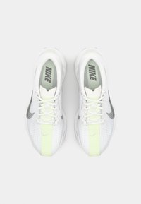 Nike Performance PEGASUS PLUS - Tenisice za cestovno trčanje - platinum tint/black/pure platinum/barely volt/platinum tint