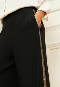 Love & Roses WIDE LEG - Hlače - black