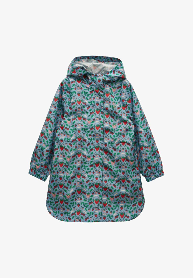 Imperméable à capuche pour enfant avec fond bleu et motif coloré de fraises et de feuilles, poignets élastiques et fermeture avant par boutons.