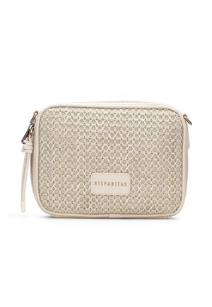 Beżowa prostokątna torba na ramię z plecionym wzorem, zamkiem błyskawicznym i etykietą "Hispanitas" na środku przodu.