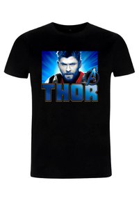 Černé bavlněné tričko s výraznou modro-černou grafikou tváře postavy a tučným nápisem "THOR" pod ní, umístěné na zářícím pozadí.