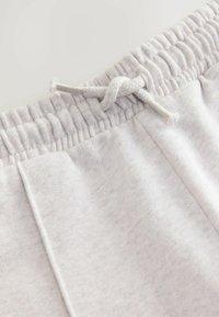 Unausgewählt, grey