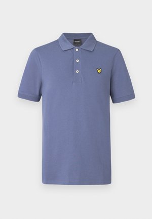 Helehall sinise puuvillase polo-särgi klassikalise krae, kolme nööbiga esisulguri ja vasakul rinnal kollase logoga tikandiga.