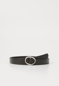 Cinto de couro preto com um elegante fecho oval em prata, design plano, textura suave e acabamento limpo com extremidade afunilada.