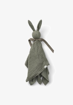 Morbida copertina per neonati grigio-verde con testa di coniglio attaccata, orecchie lunghe, occhi ricamati e fiocco di nastro grigio scuro.