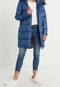 Taifun Kabát z prachového peří - blue