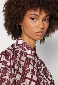 GANT PATTERN SHIRT - Μπλούζα - faded pink