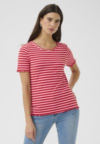 Rode en roze gestreepte T-shirt met korte mouwen, voorzien van een golvende halslijn en zoom. Gemaakt van ribstof, met een losse pasvorm.