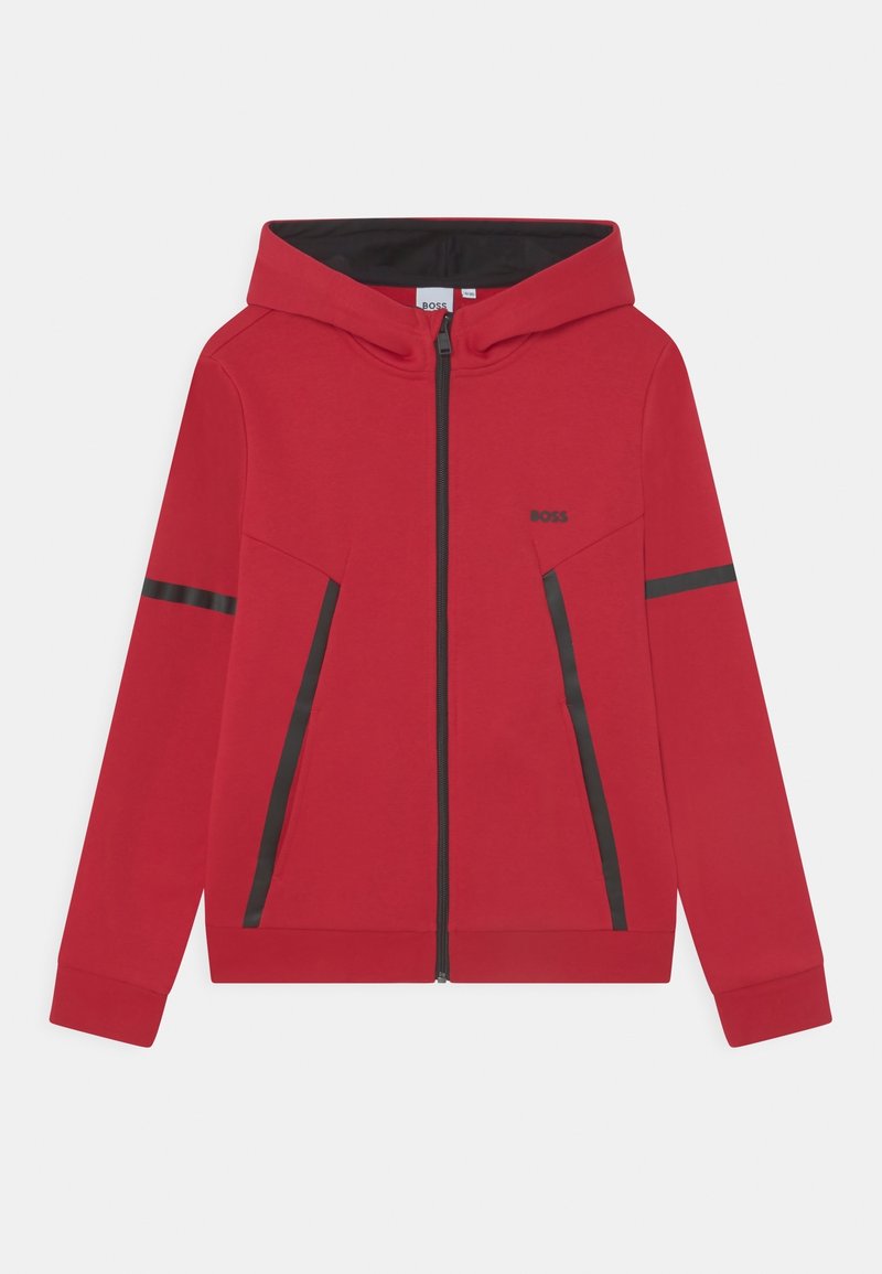 Sweat-shirt à capuche rouge avec fermeture éclair, accents noirs et panneaux contrastants. Fabriqué en tissu doux, il dispose de poignets et d'un ourlet côtelés.