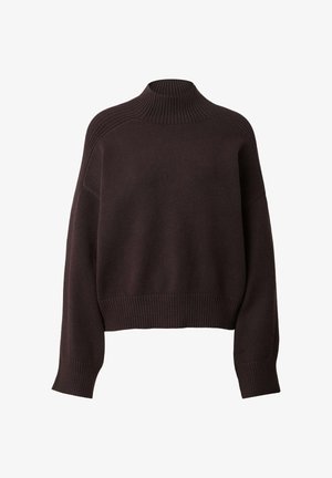 Donkerbruine trui met een hoge hals, geribbelde boorden en een cropped zoom. Zachte textuur met een ontspannen pasvorm en subtiele schoudernaden.
