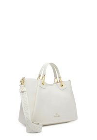 Borsa bianca realizzata in materiale liscio con hardware dorato, doppio manico e tracolla staccabile con un design a motivi. Dettaglio del logo sul davanti.