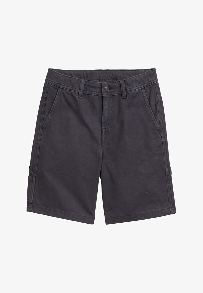 Pantaloni corti grigi scuri realizzati in misto cotone, dotati di tasche laterali, chiusura con bottone e passanti per cintura. Texture liscia con dettagli cuciti.