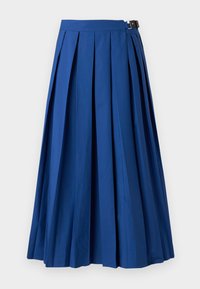 Φούστα μήκους μέχρι το γόνατο σε βασιλικό μπλε χρώμα με πιέτες και πλευρικό κλείσιμο με αγκράφα, παρουσιασμένη σε απλό φόντο.