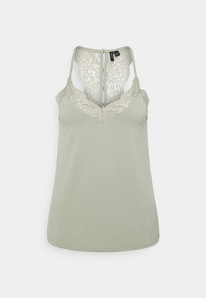 Lichtgroen tanktop met een kanten inzetstuk en een V-halslijn, voorzien van verstelbare bandjes en een rechte zoom. Gladde stofstructuur.