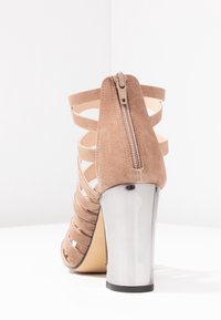 Unisa Korolliset sandaalit - taupe