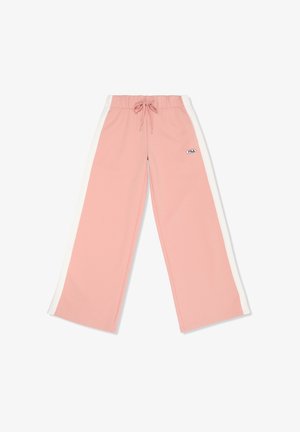 Vaaleanpunaiset leveälahkeiset housut, joissa valkoiset sivuraitoja, joustava vyötärönauha kiristysnauhalla ja pieni FILA-logo vasemman reiden yläosassa.