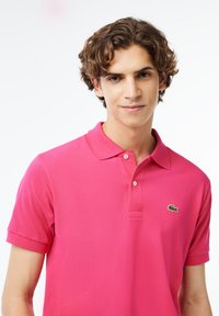 Lacoste Piké - rose fushia sqi