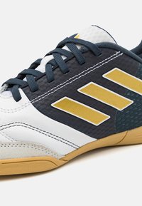 adidas Performance TOP SALA COMPETITION UNISEX - Botines de fútbol sala - footwear white/gold metallic/aurora ink