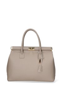 Beige leren handtas met een gestructureerde vorm, goudkleurige sluiting, dubbele handvatten en een prijslabel dat met een metalen lus is bevestigd.