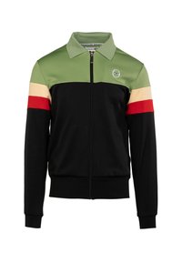 Zwarte zip-up jas met groene, beige en rode horizontale strepen over de borst. Voorzien van een kraag en een logo aan de linkerzijde.